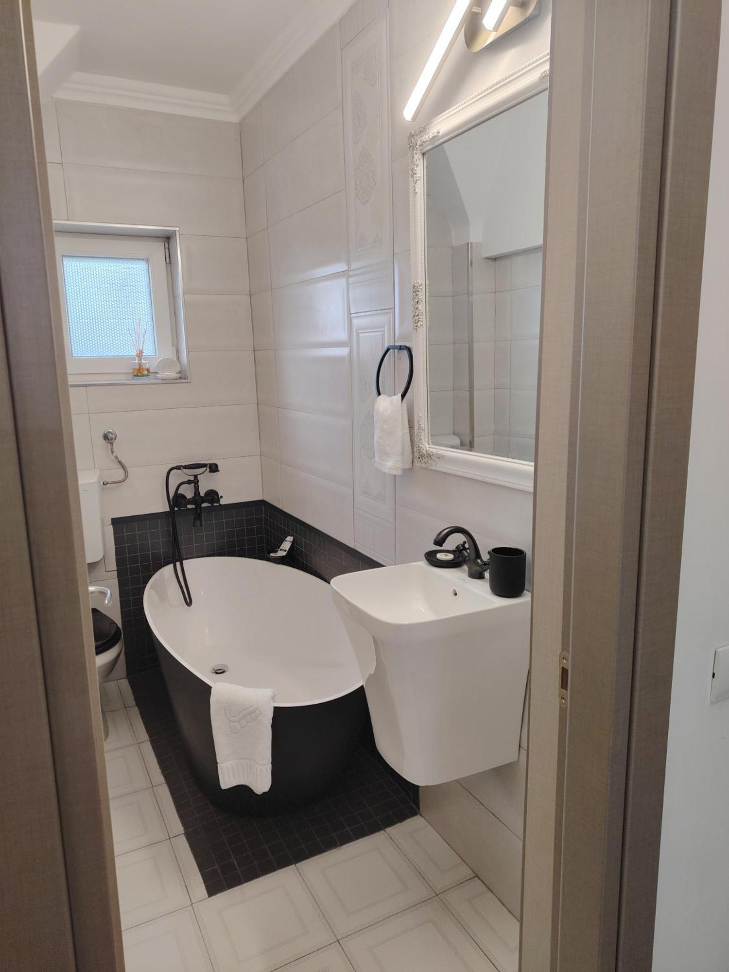Relax Downtown Suite كونستانتا المظهر الخارجي الصورة